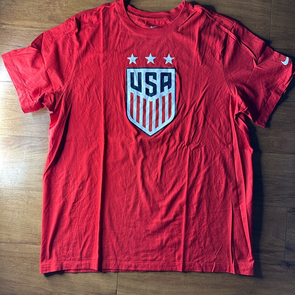 Nike Women’s National Team Red USA Graphic T-Shirt (men’s cut).
